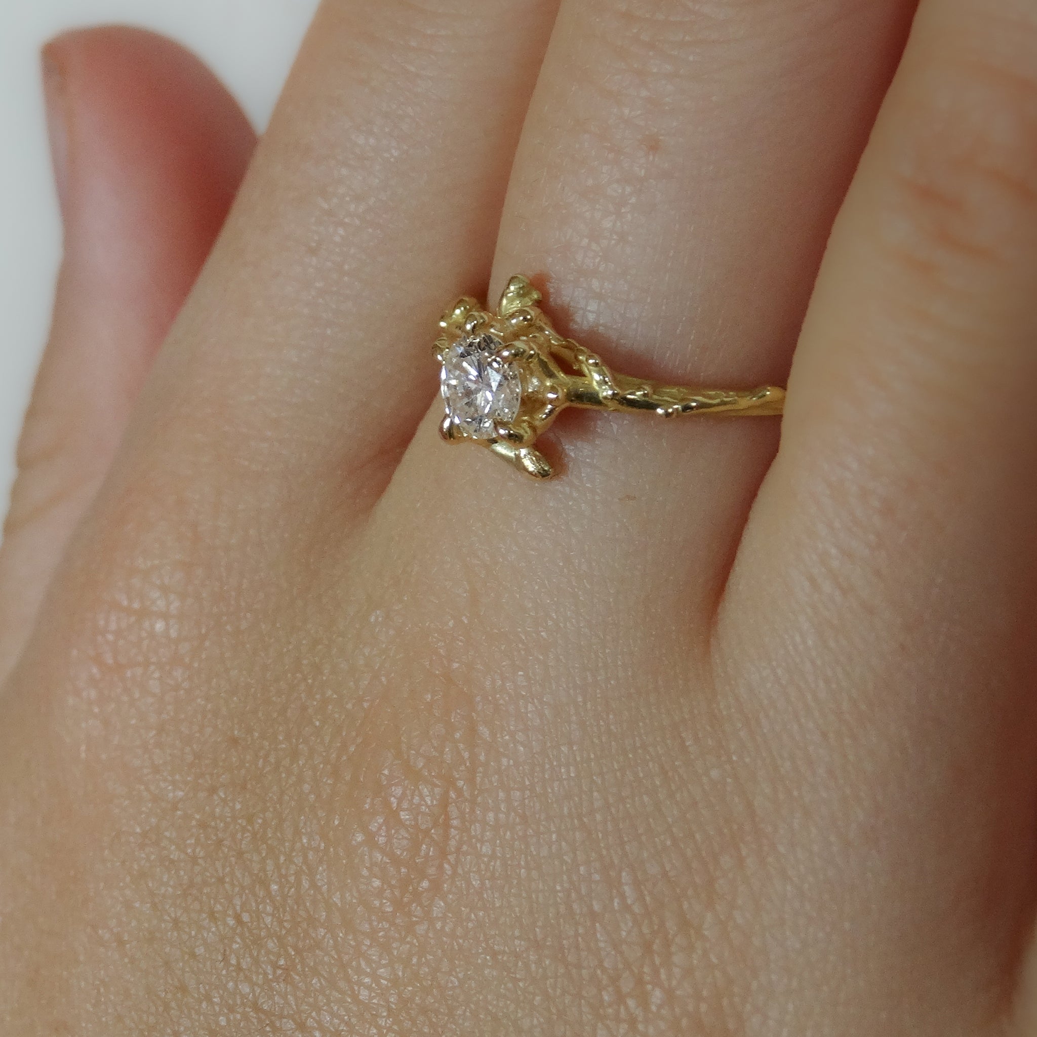 Cast Posy Ring in 18ct Solid Gold with Diamond